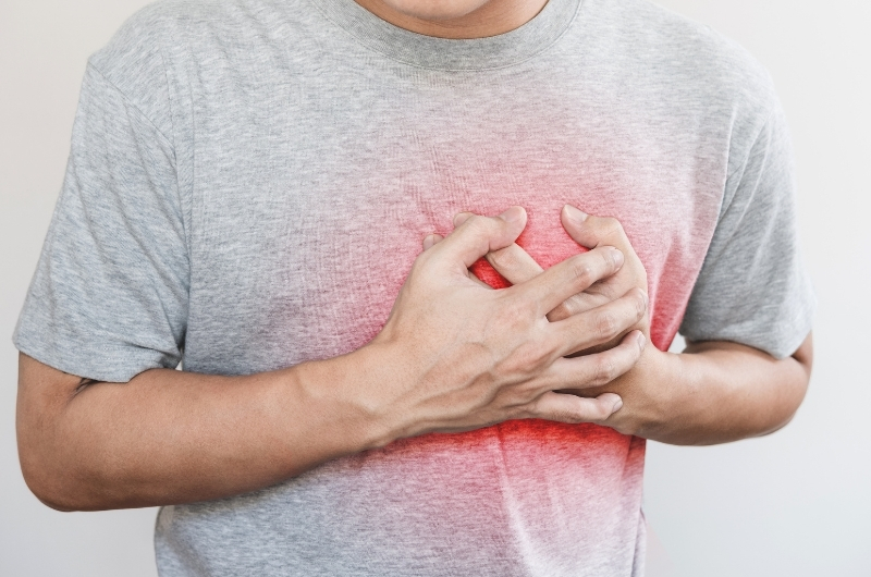 A man ate a banana recently and is now having heartburn-like feelings on his chest.