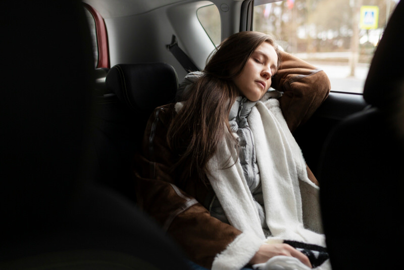 A young woman fell asleep in the back seat of her taxi.