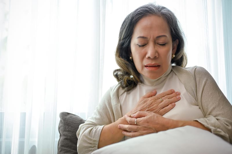 A woman is having chest pain after taking her thyroid medication
