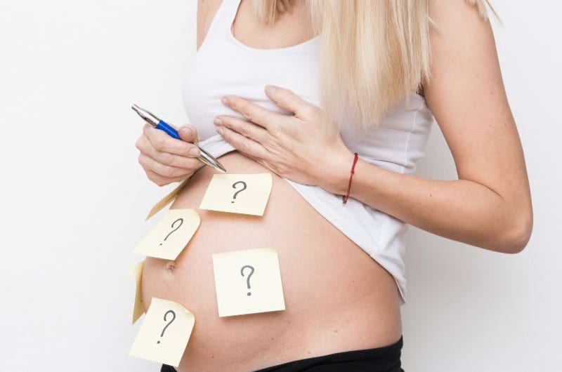 A pregnant woman is confused about which prenatal vitamin to take and how to decide.