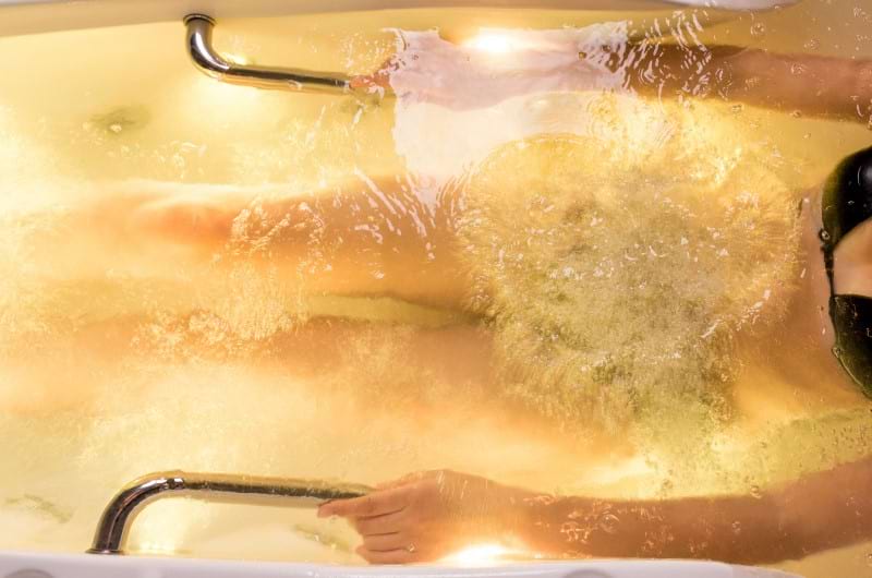 A woman is taking a borax bath to help relieve her lichen sclerosus symptoms. 